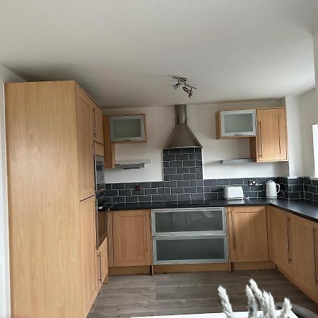 2 Bed Modern Apartment سوانسي المظهر الخارجي الصورة